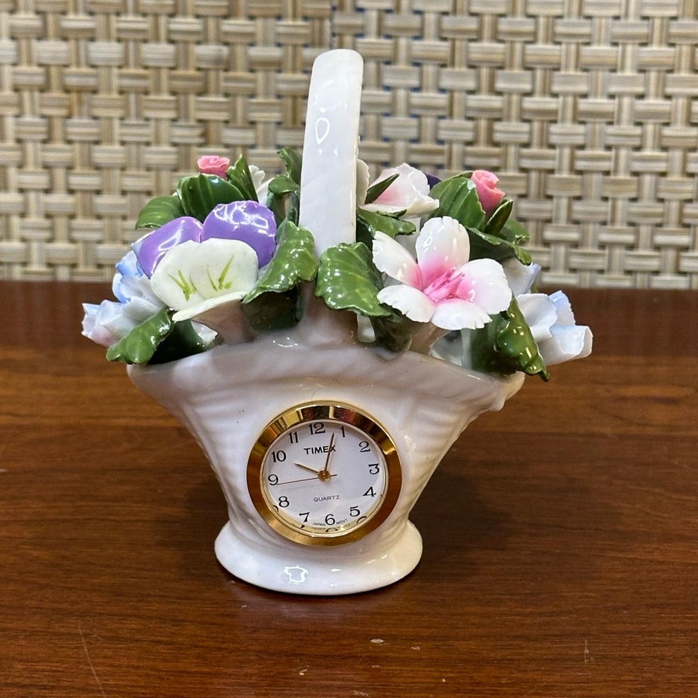 🌟HP🌟VTG 1990s Timex Collections Porcelain Mini Multicolor Floral Basket Clock
